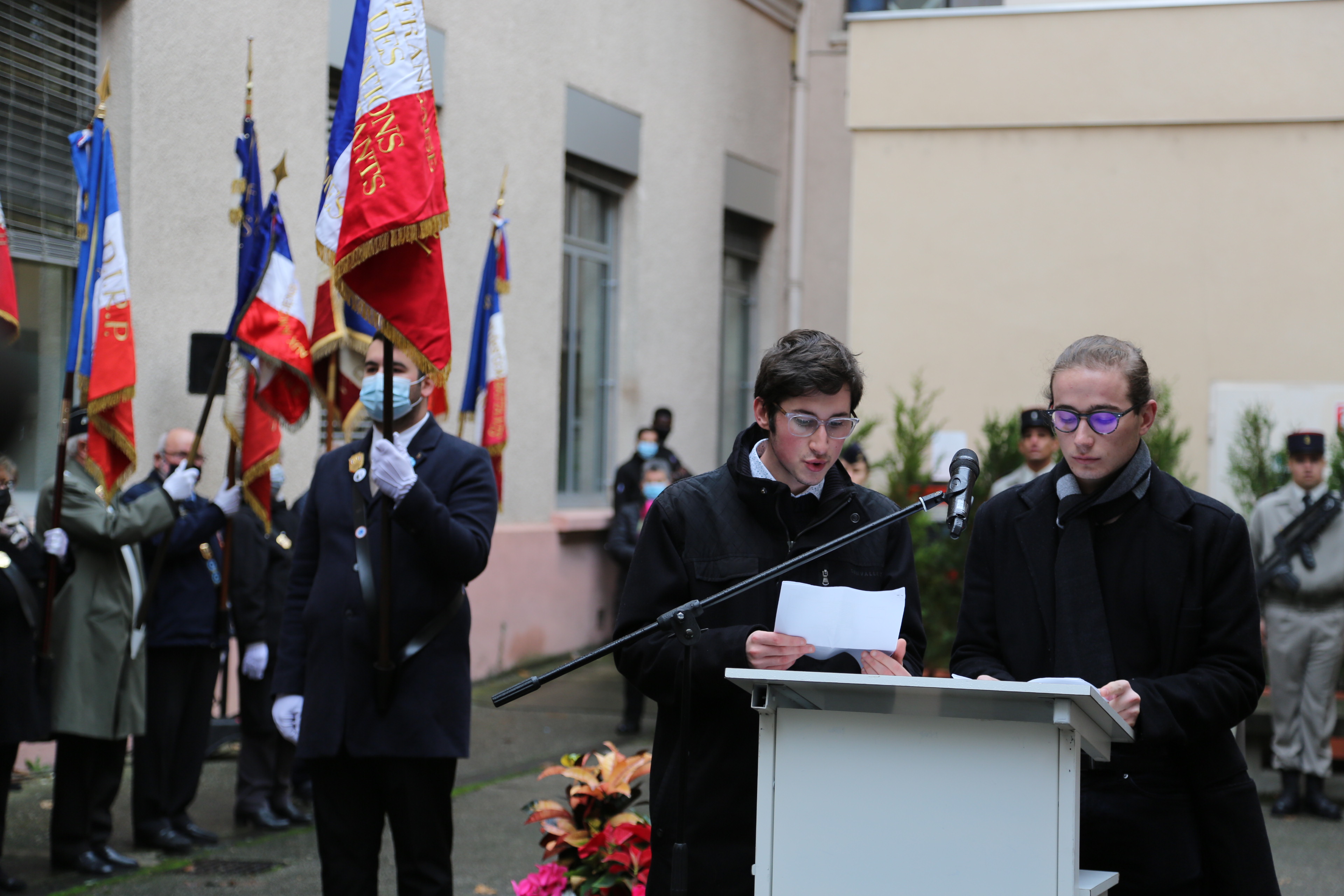 Lecture des noms des victimes de la rafle par les tudiants de kh?gne dy Lyce Blaise Pascal