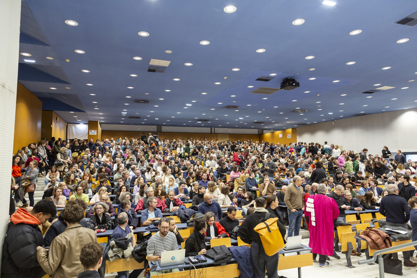 Un amphith?tre comble avec plus de 600 participants, tudiants et personnels, rejoints par une diffusion en direct sur les sites territoriaux de l'UCA, tous unis dans cette mobilisation